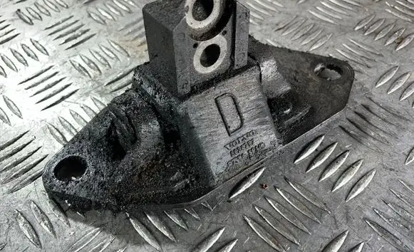 Volvo S80 Engine mount bracket 8624757