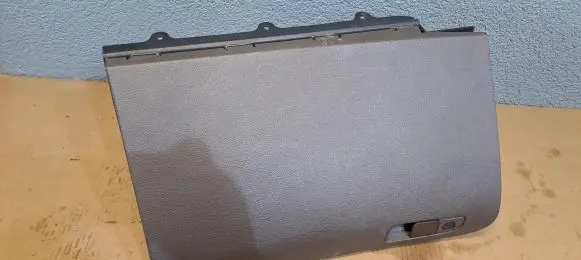 Lancia Thema Glove box S1SV79HL9AD