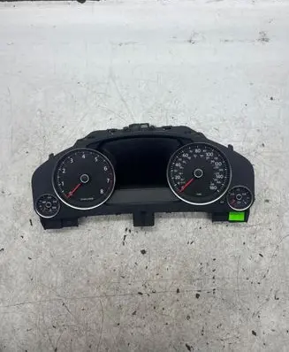 Volkswagen Touareg II Speedometer (instrument cluster) 0263677137 7P6920982K