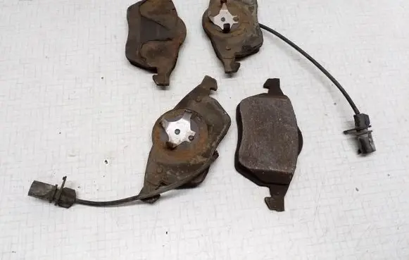 Volkswagen PASSAT B5.5 Brake pads (front) 