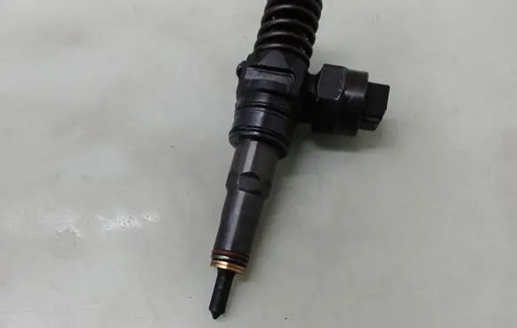 Volkswagen Sharan Fuel injector 038130073AC
