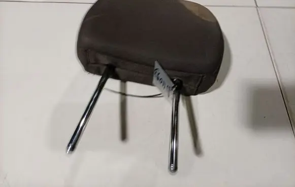Volvo V50 Front seat headrest 