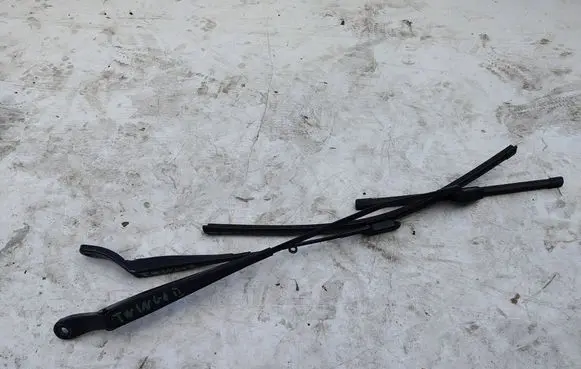 Renault Twingo II Front wiper blade arm 
