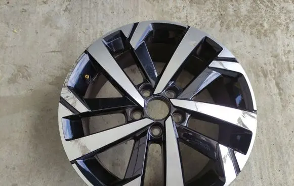 Volkswagen Polo VI R17 alloy rim 