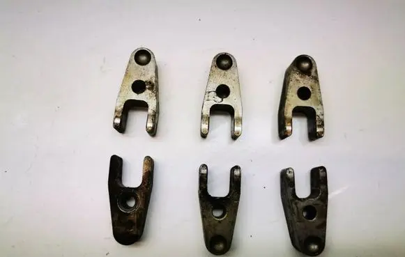 Chrysler 300 - 300C Fuel Injector clamp holder 