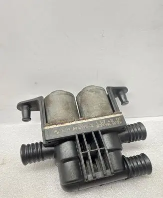 BMW 5 E39 Coolant heater control valve 8374995 1147412137