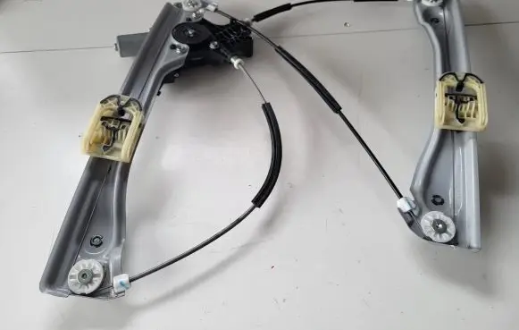 Opel Insignia B Front door window regulator motor 39138553