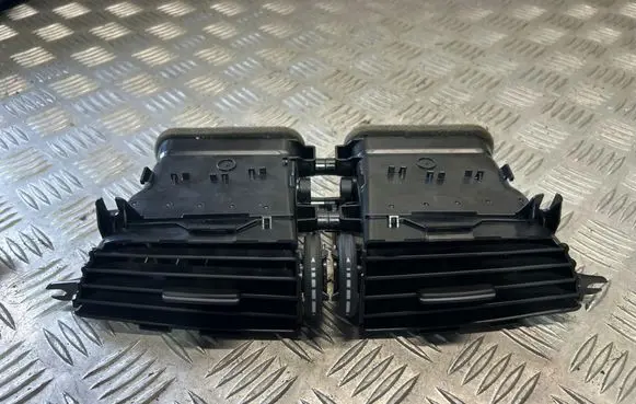 Mercedes-Benz C W204 Dash center air vent grill A2048306054