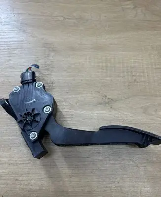 Subaru Outback Accelerator throttle pedal 36010AG140 1988007120 02026C00410