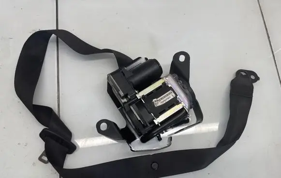 BMW 4 F32 F33 Front seatbelt 7374379