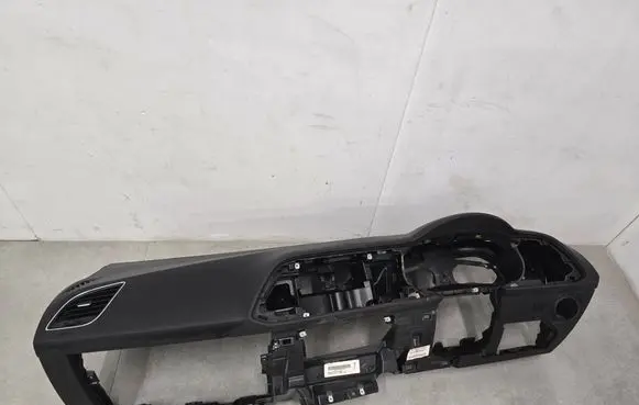 Seat Leon (5F) Dashboard LV30960432 5F2857005D 5F2858089