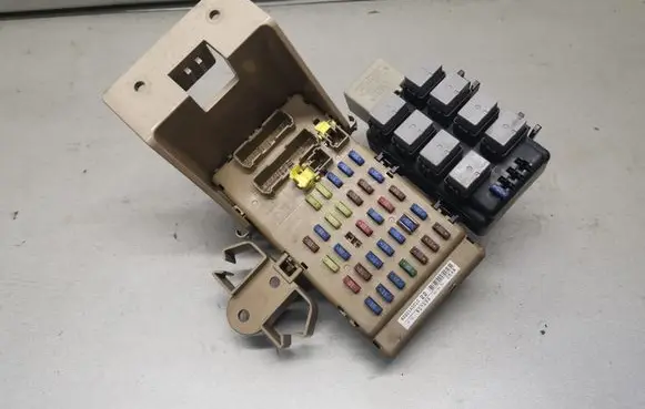 Subaru Outback Fuse module 82201AG010