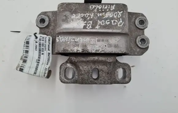 Volkswagen PASSAT B6 Engine mount bracket 3C0199555N 3C0199555