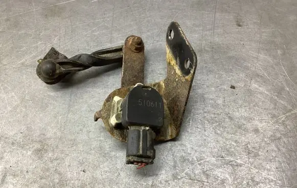 Mitsubishi Grandis Headlight/headlamp level sensor 510611