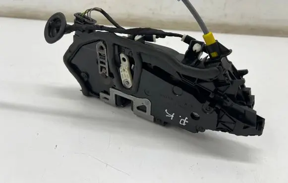 BMW 2 Active Tourer U06 Front door lock 7956149