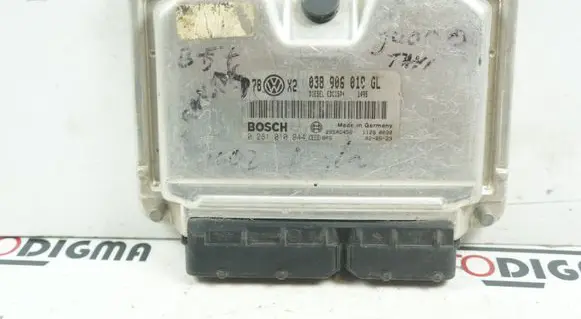 Volkswagen PASSAT B5 Engine control unit/module 038906019
