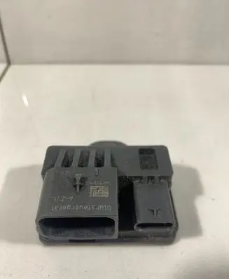 BMW 5 F10 F11 Glow plug pre-heat relay 781085603