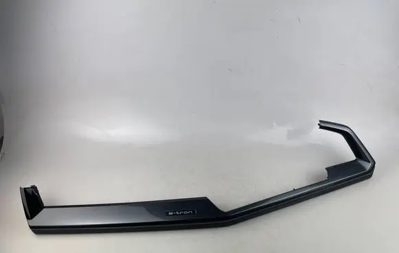 Audi Q4 e-tron Dashboard glove box trim 89C853189