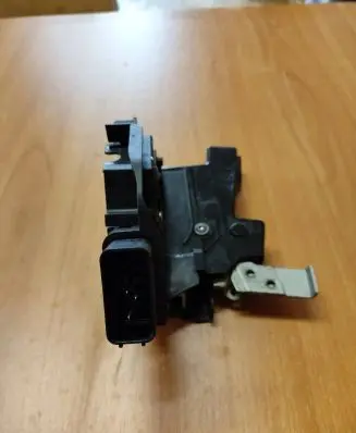 Ford S-MAX Front door lock 6M2AR21813EB A048317 961018
