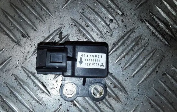Mitsubishi Pajero Airbag deployment crash/impact sensor MR475078 X2T22371