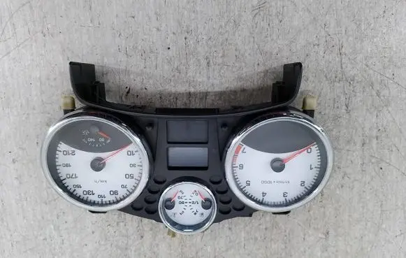 Speedometer (instrument cluster)
