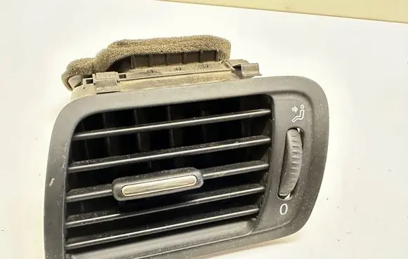 Volkswagen PASSAT B6 Dashboard side air vent grill/cover trim 3C1819701E P0108666 2435911