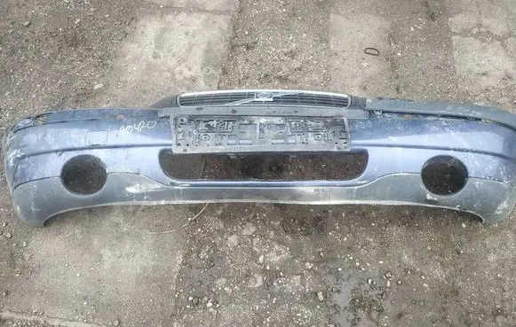 Volvo S60 Front bumper melynas
