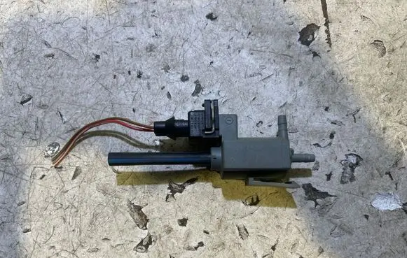 BMW 7 E65 E66 Vacuum valve 70012400 7516376 02T008