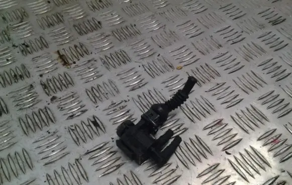 Audi A6 S6 C5 4B Turbo solenoid valve 1J0906283A