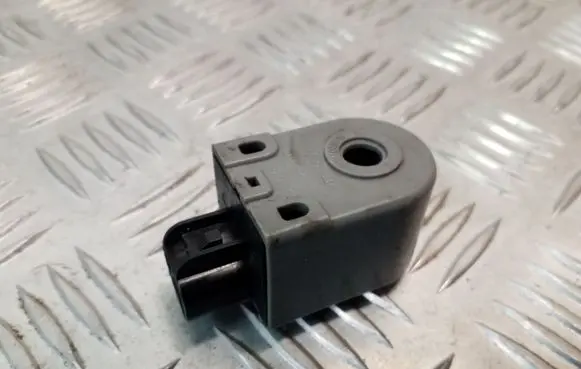 Hyundai ix35 Alarm relay 957103L010