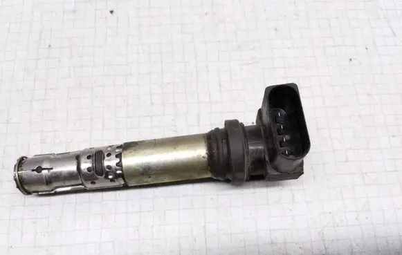 Volkswagen Golf IV High voltage ignition coil 036905100A