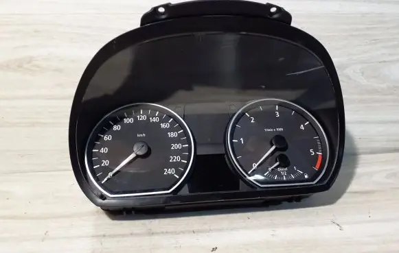 BMW 1 E81 E87 Speedometer (instrument cluster) 6947136 100027607 102495213