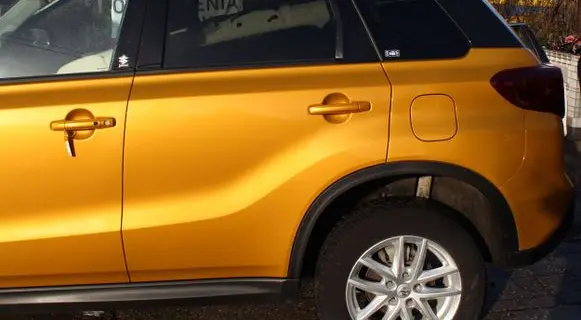 Suzuki Vitara (LY) Rear door