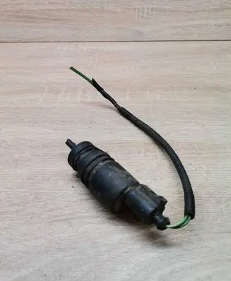 Volkswagen PASSAT B6 Windscreen/windshield washer pump 1J0973722