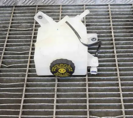Lexus NX Brake fluid reservoir 
