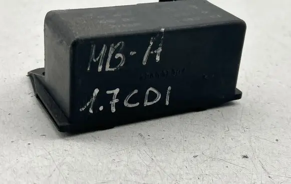Mercedes-Benz A W169 Glow plug pre-heat relay