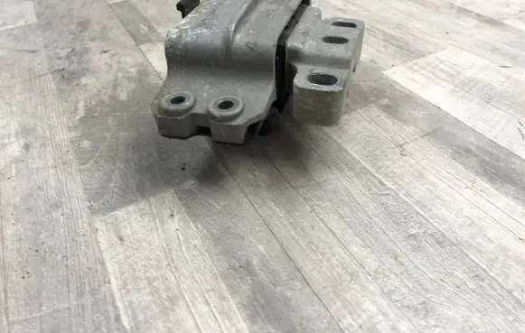 Volkswagen Golf VI Engine mount bracket 1K0199555