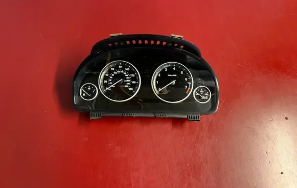 Speedometer (instrument cluster)