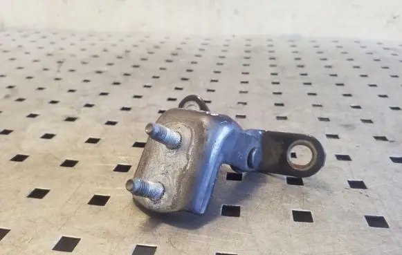 Toyota RAV 4 (XA20) Rear door upper hinge