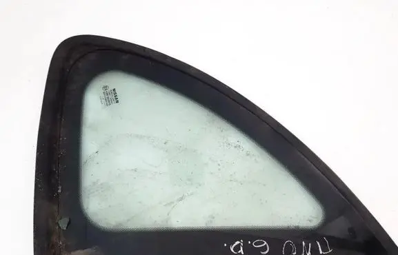 Nissan Almera Tino Rear side window