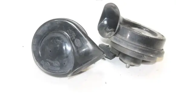 Volkswagen Touareg I Horn signal A28657625