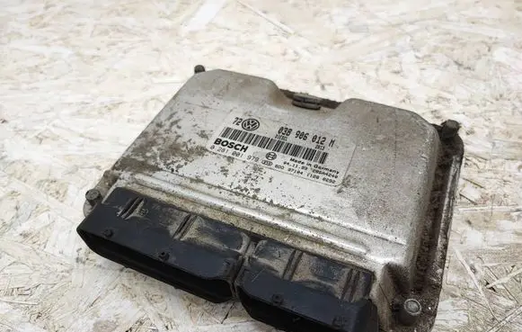 Volkswagen Golf IV Engine control unit/module 038906012M 28SA4240 0281001979