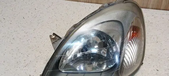 Toyota Yaris Headlight/headlamp 52002 9515