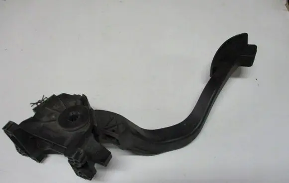BMW 2 Active Tourer U06 Accelerator throttle pedal 518960920