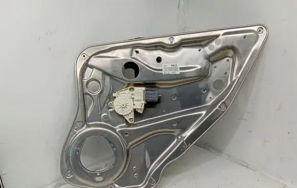 Mercedes-Benz E W212 Rear door window regulator with motor 981695104 A2125407605 A2128201202