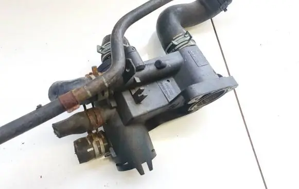 Volkswagen Golf IV Engine coolant pipe/hose 032121111