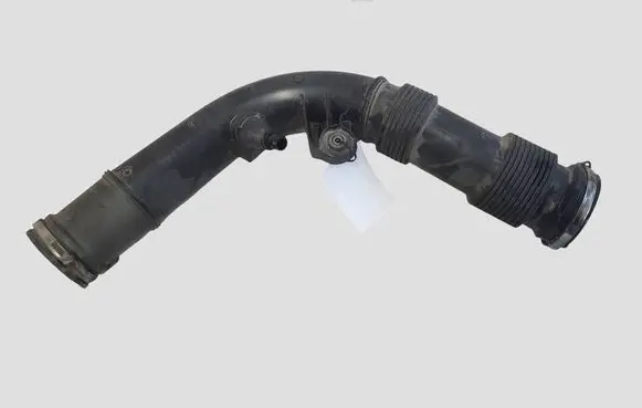Volvo V60 Turbo air intake inlet pipe/hose 31657341