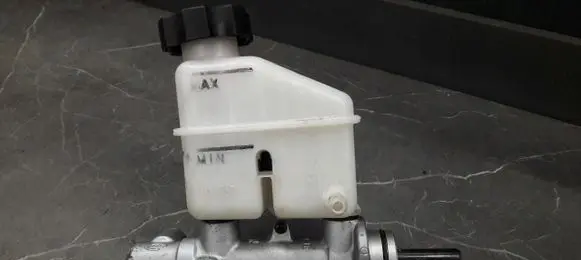 Hyundai i30 Master brake cylinder