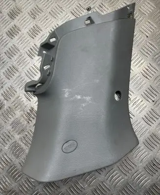 Hyundai Santa Fe (D)pillar trim (top) 858552B010