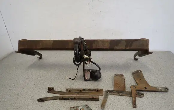Toyota Corolla Verso AR10 Tow bar 8712762044377